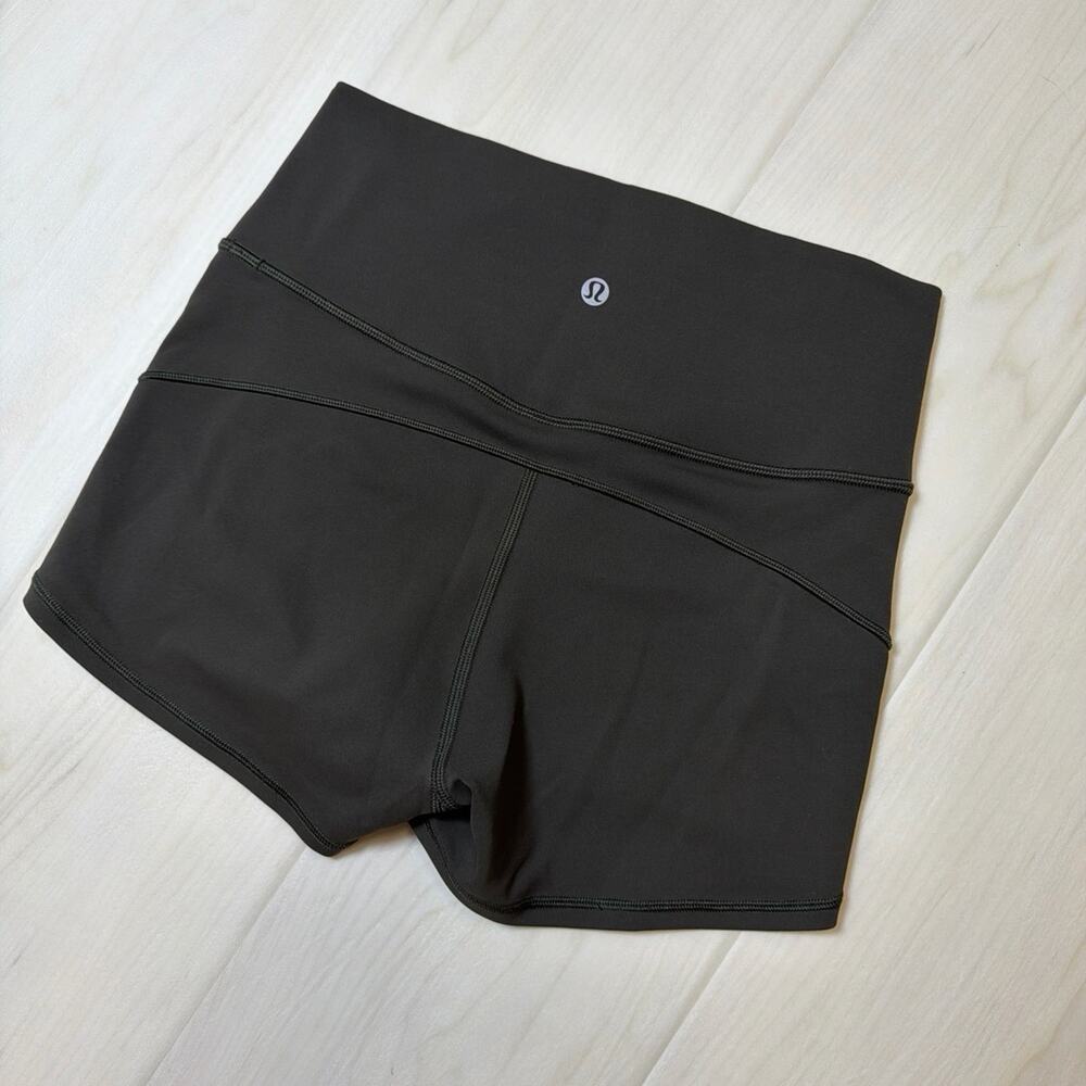 Lululemon In Movement Short 2.5" - Picture 5 of 8